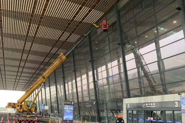 闵行玻璃幕墙维护和保养